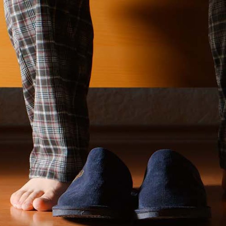 Best Velcro Shoes for Elderly Women & Men